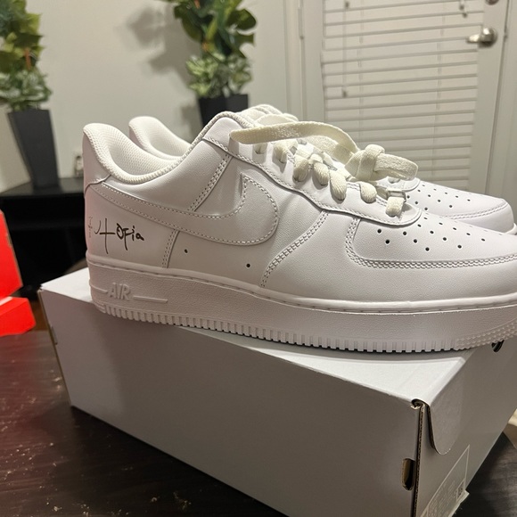 TRAVIS SCOTT AIR FORCE 1